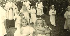 I Kongres Eucharystyczny, 1934 r. - Procesja eucharystyczna, dzieci w strojach liturgicznych