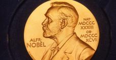 Duplikat zaginionego medalu Nagrody Nobla, wydany przez Komitet Sztokholmski rodzinie pisarza, fot. Antoni Myśliwiec
